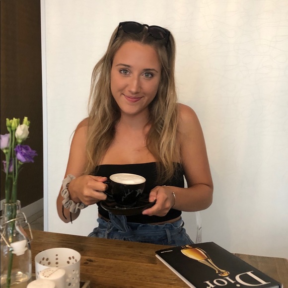 Meet your Posher, Emily - Picture 1 of 1